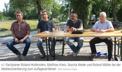 v.l. Fachplaner Roland Hollenstein, Matthias Kreis, Sascha Weder und Roland Wälter bei der Medienorientierung zum Auflageverfahren - Bild: Gerhard Huber v.l. Fachplaner Roland Hollenstein, Matthias Kreis, Sascha Weder und Roland Wälter bei der Medienorientierung zum Auflageverfahren